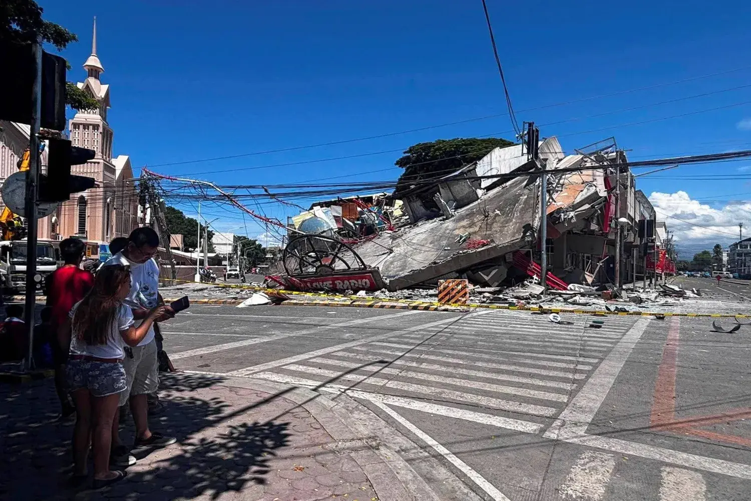 Powerful 7.8 Magnitude Earthquake Kills at Least 15 in the Philippines